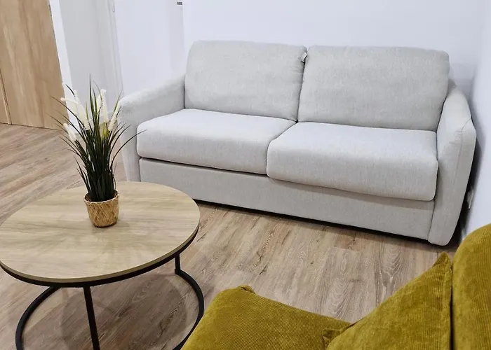 Entierement Renove A 2 Min De La * Saint-Raphaël