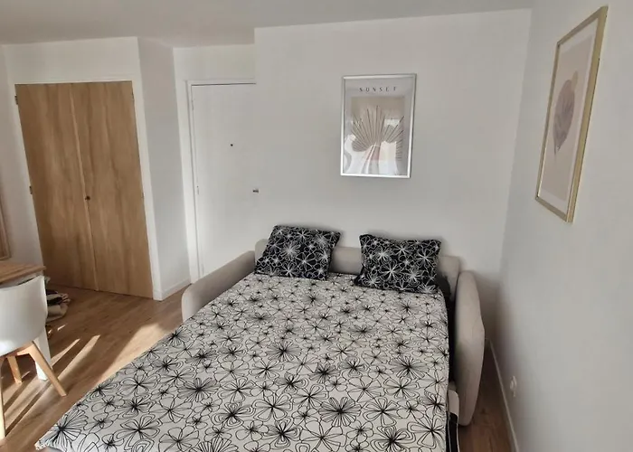 Entierement Renove A 2 Min De La Saint-Raphaël